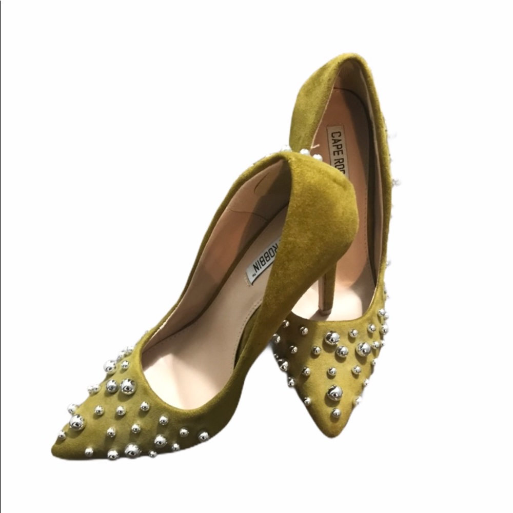 New yellow green ball studded pump